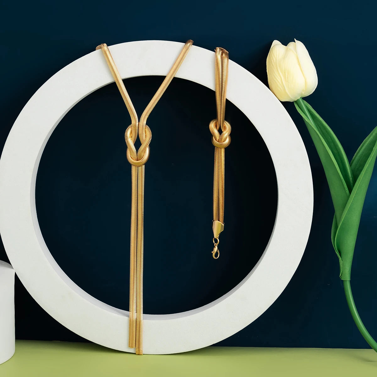 طقم قلادة وسوار من قطعتين على شكل سلسلة ثعبان - مجوهرات غوثية عتيقة من عام 2000
!!