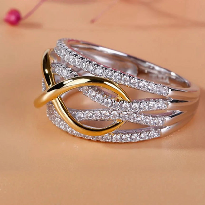 خاتم إنفينيتي لوف من الفضة عيار 925 – تصميم مرصع بالزركون المكعب وعقدة فيونكة.