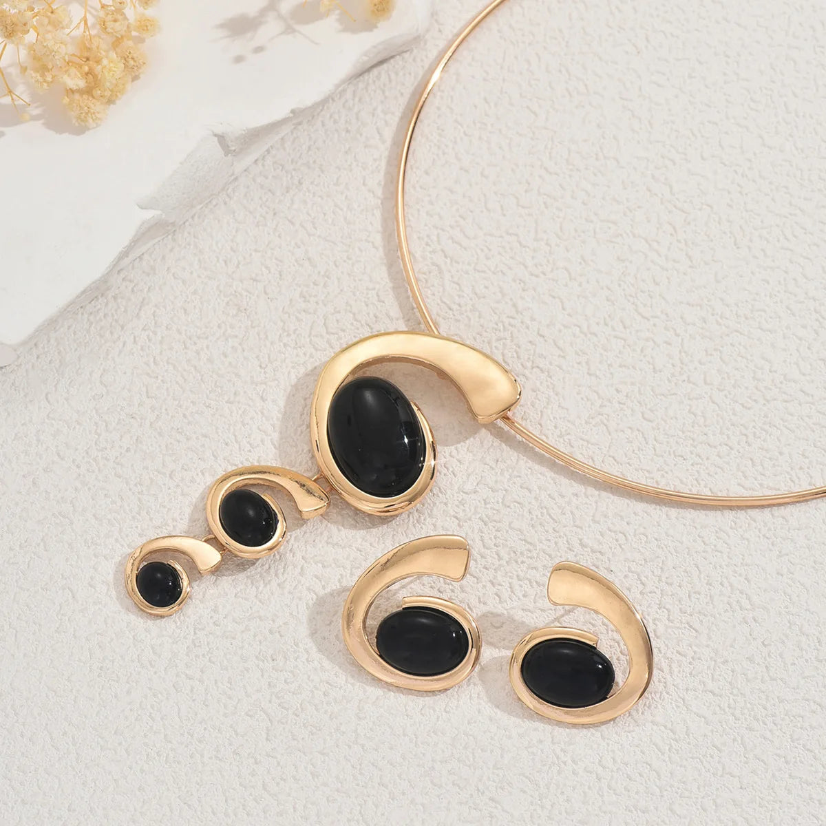 طقم قلادة وأقراط من الأحجار الكريمة - هدية لحفل الزفاف