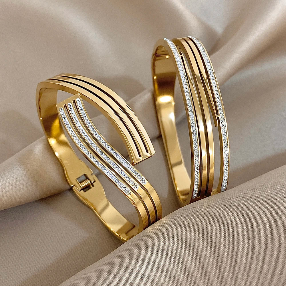 سوار نسائي عصري من الفولاذ المقاوم للصدأ بتصميم هندسي غير منتظم، مرصع بأحجار الراين باللون الذهبي، مقاوم للماء، مجوهرات