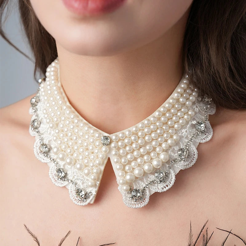 قلادة شريطية مزينة بالدانتيل ومزينة بخرز اللؤلؤ - مجوهرات زفاف أنيقة للنساء.