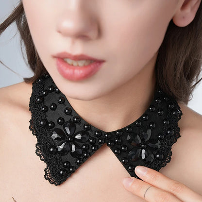 قلادة شريطية مزينة بالدانتيل ومزينة بخرز اللؤلؤ - مجوهرات زفاف أنيقة للنساء.