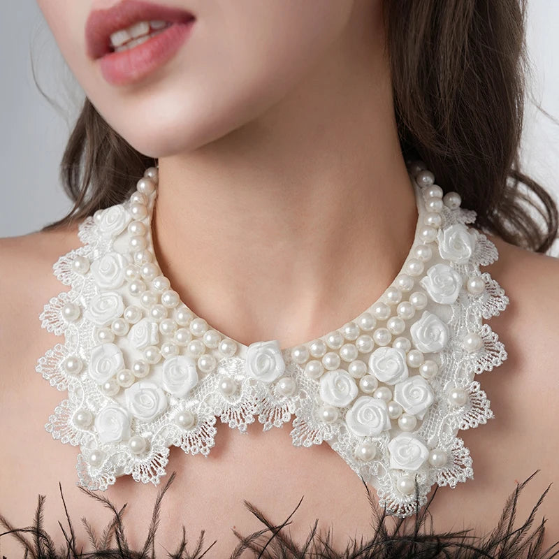 قلادة شريطية مزينة بالدانتيل ومزينة بخرز اللؤلؤ - مجوهرات زفاف أنيقة للنساء.