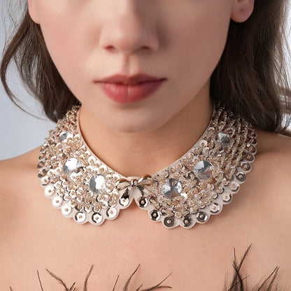 قلادة شريطية مزينة بالدانتيل ومزينة بخرز اللؤلؤ - مجوهرات زفاف أنيقة للنساء.