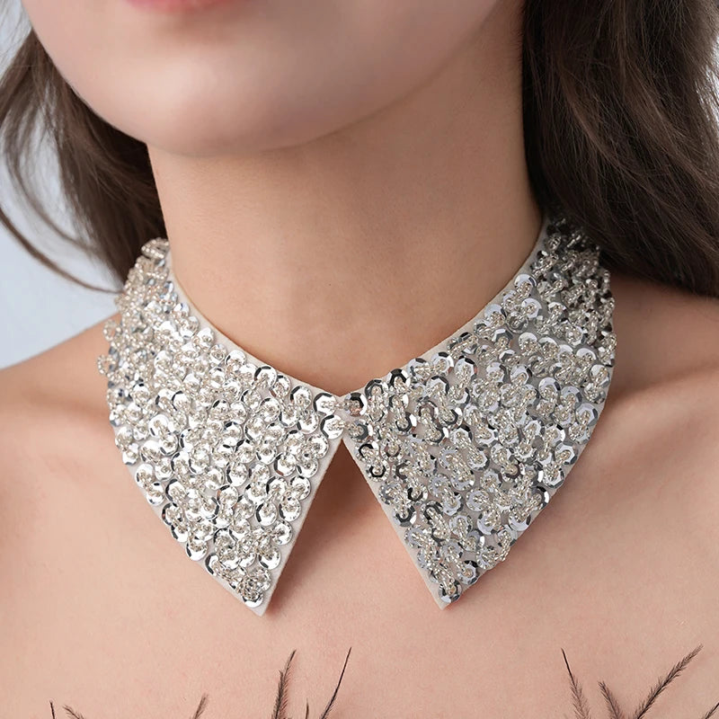 قلادة شريطية مزينة بالدانتيل ومزينة بخرز اللؤلؤ - مجوهرات زفاف أنيقة للنساء.