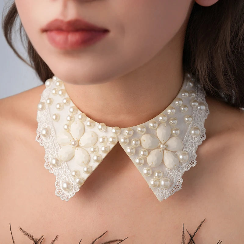 قلادة شريطية مزينة بالدانتيل ومزينة بخرز اللؤلؤ - مجوهرات زفاف أنيقة للنساء.